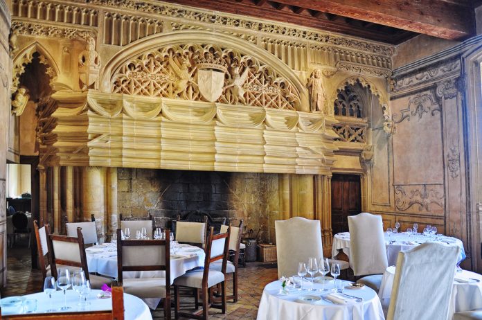 Le 1217 restaurant of Château de Bagnols review by White Caviar Life.