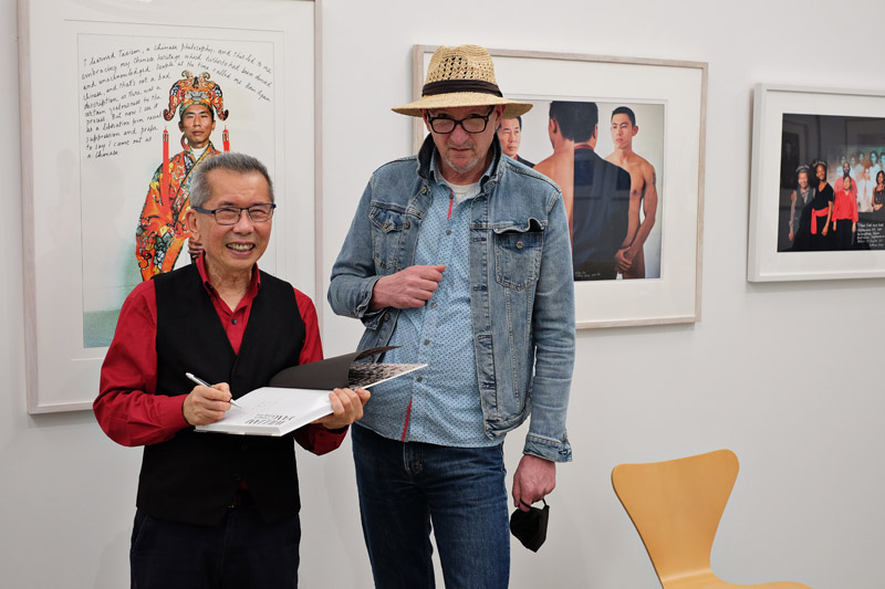 Performer and photographer William Yang and photographer Kent Johnson at the closing event of Diasporic Dialogues Claiming Heritage exhibition in Art Atrium gallery.